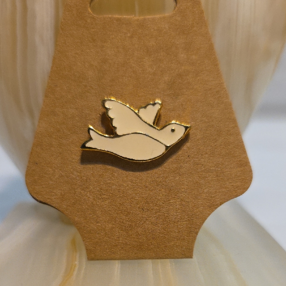 Elegant Gold and Cream Bird Pin